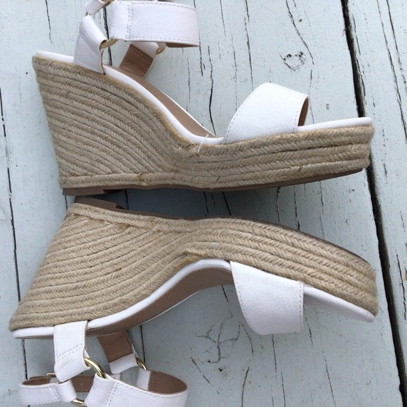 Merona Women Wedge White and Tan Summer Sandals Size 9.5 - Picture 3 of 8